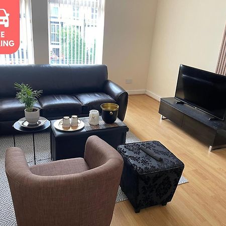 Stylish 1-Bed Apt - Sleeps 4 - Parking - Wifi Манчестър Екстериор снимка