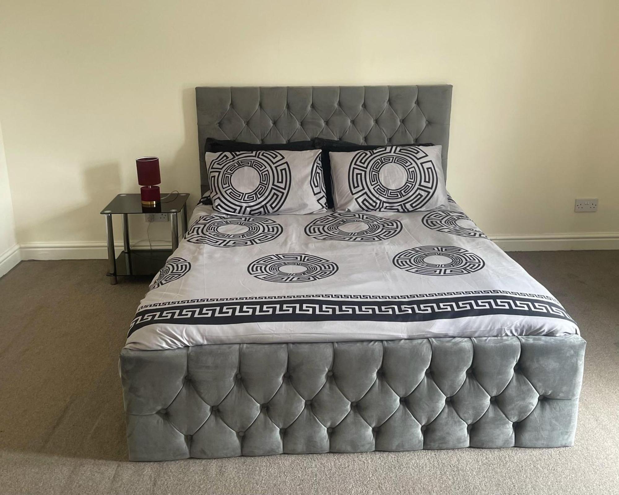 Stylish 1-Bed Apt - Sleeps 4 - Parking - Wifi Манчестър Екстериор снимка