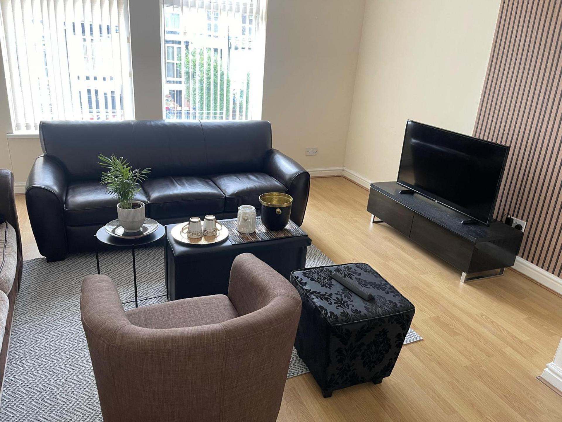 Stylish 1-Bed Apt - Sleeps 4 - Parking - Wifi Манчестър Екстериор снимка