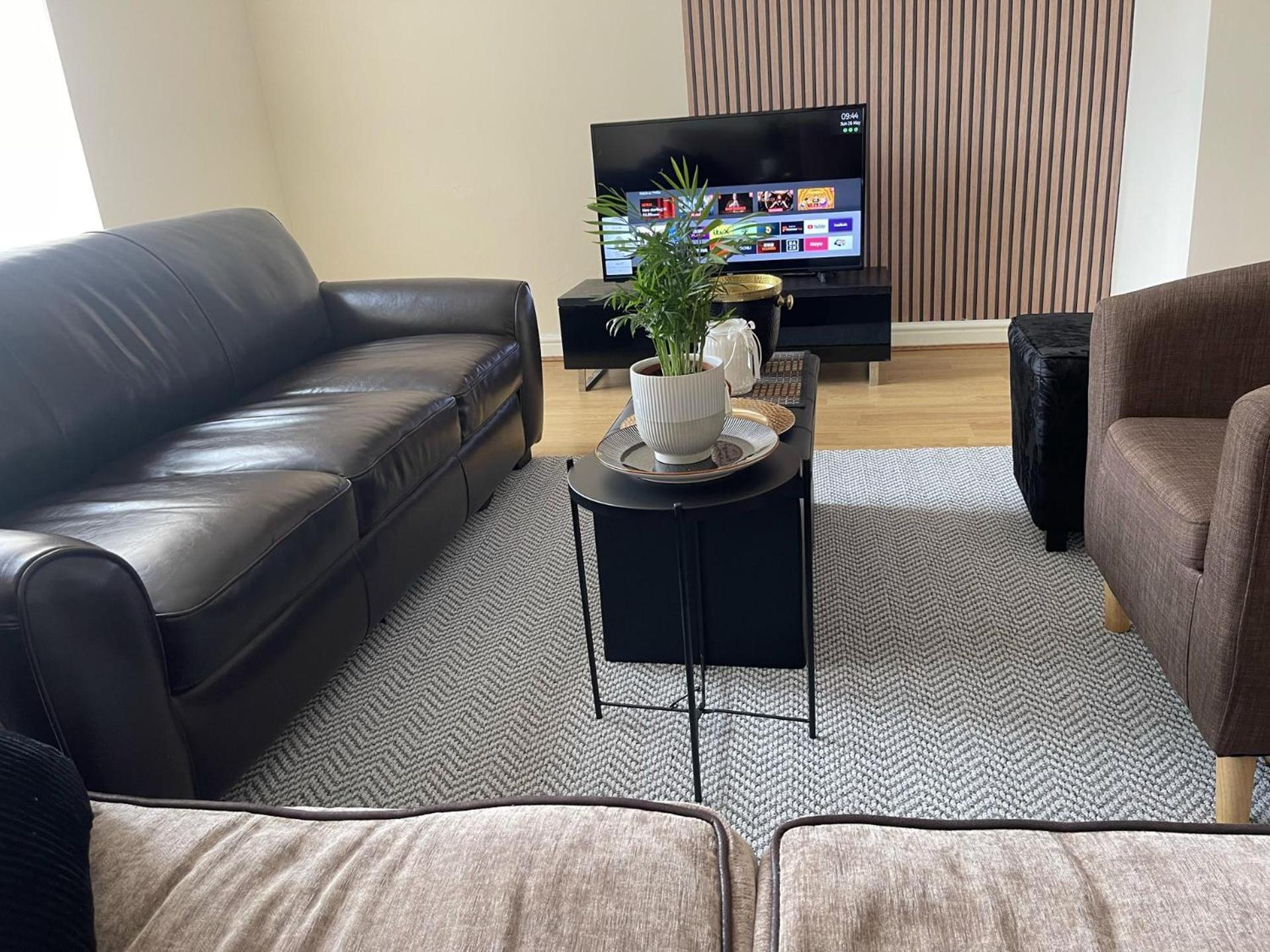 Stylish 1-Bed Apt - Sleeps 4 - Parking - Wifi Манчестър Екстериор снимка