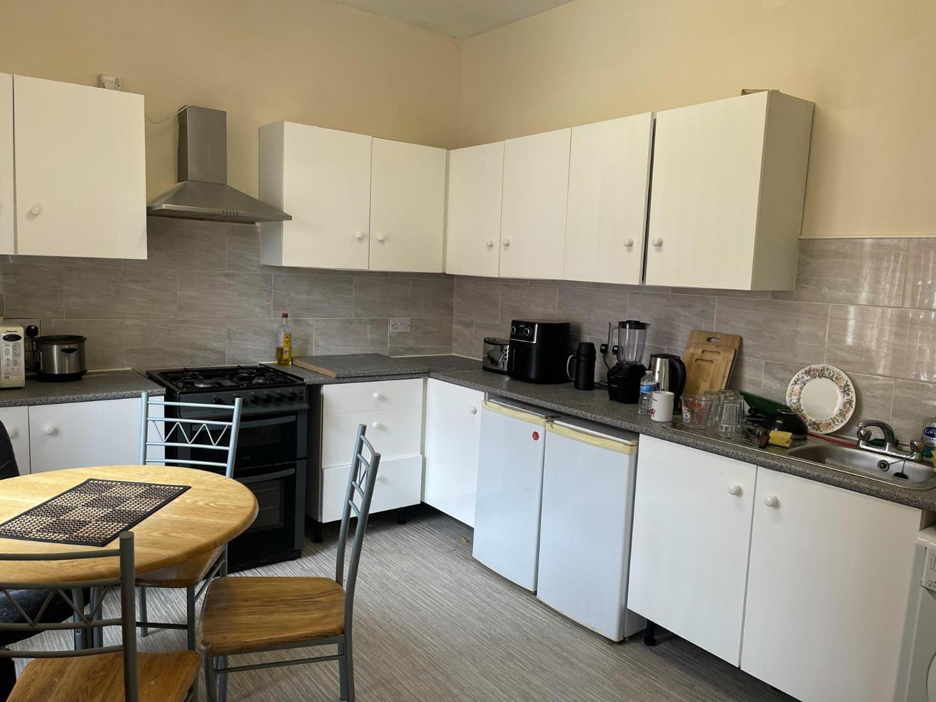 Stylish 1-Bed Apt - Sleeps 4 - Parking - Wifi Манчестър Екстериор снимка
